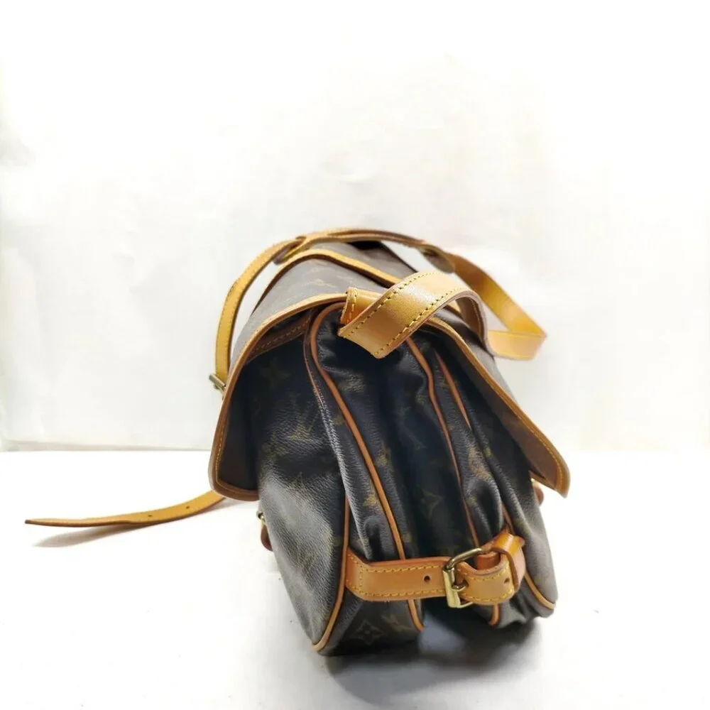 Louis Vuitton LV Crossbody bag Saumur 30 Brown Monogram 686-042525